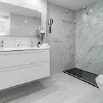 Bb.b5 - Spacious With Amazing View 아파트 에스테포나