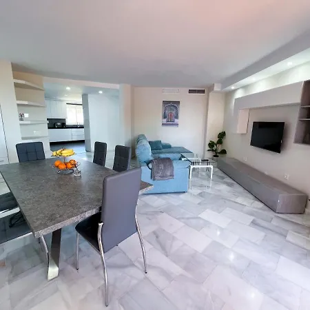 Luxury Three Bedroom At Apartman *