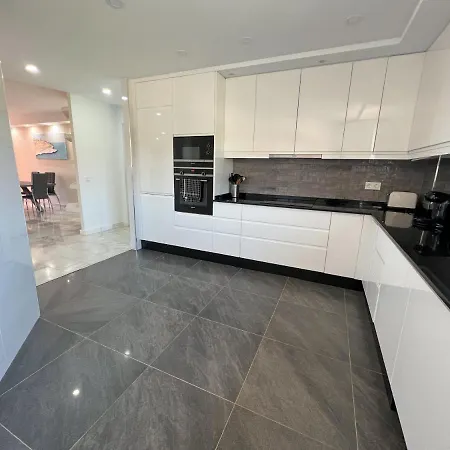 Luxury Three Bedroom At Estepona