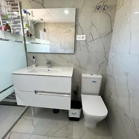 Luxury Three Bedroom At Apartman *