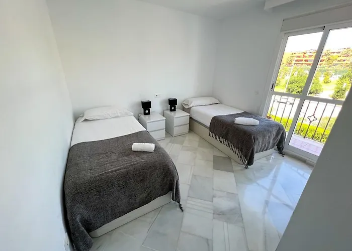 Bb.b5 - Spacious With Amazing View Estepona