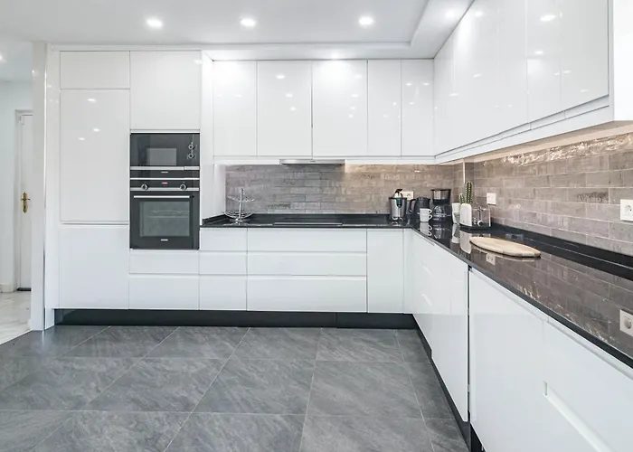 Bb.b5 - Spacious With Amazing View إِستيبونا